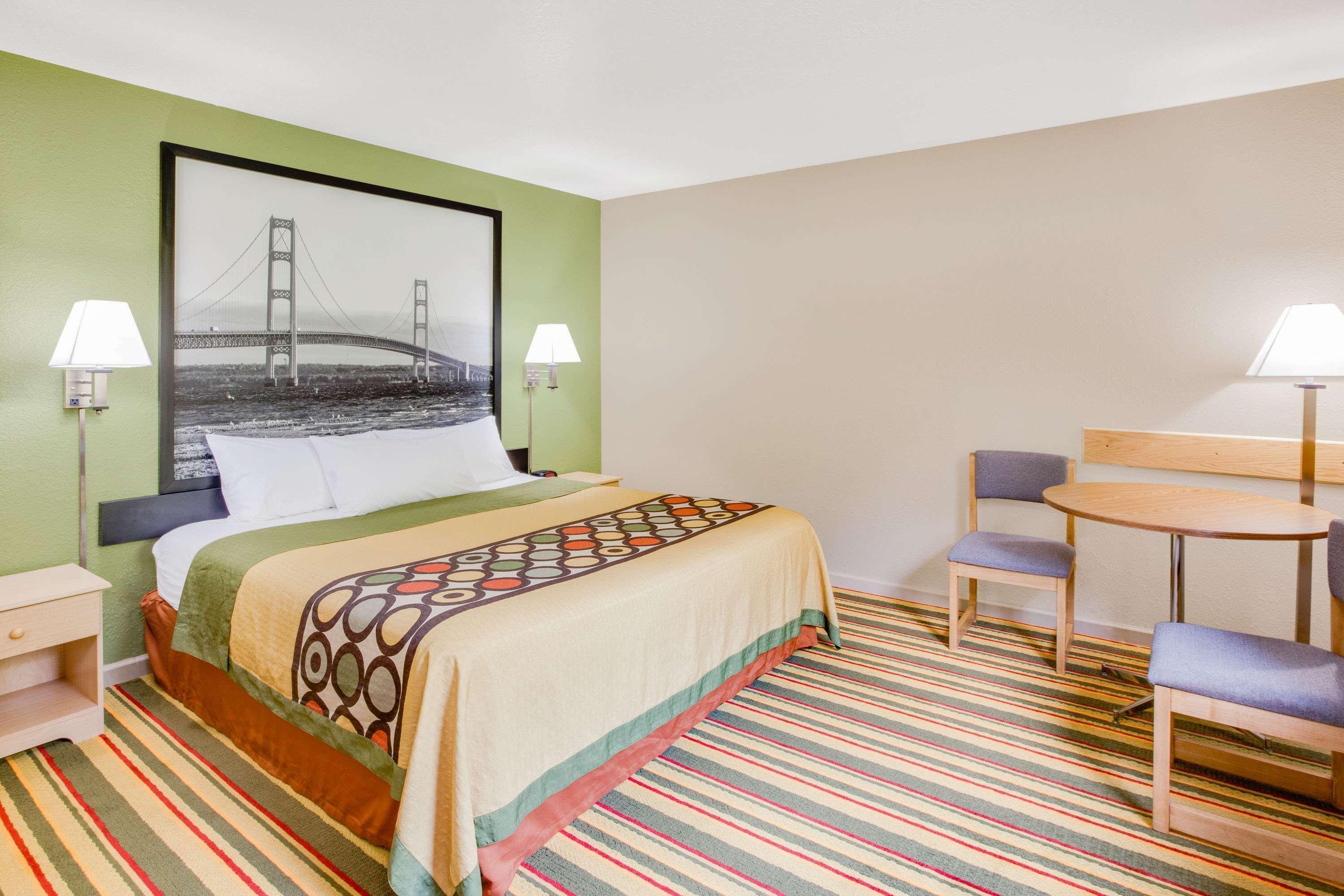 Super 8 By Wyndham Grayling Hotel Exterior photo