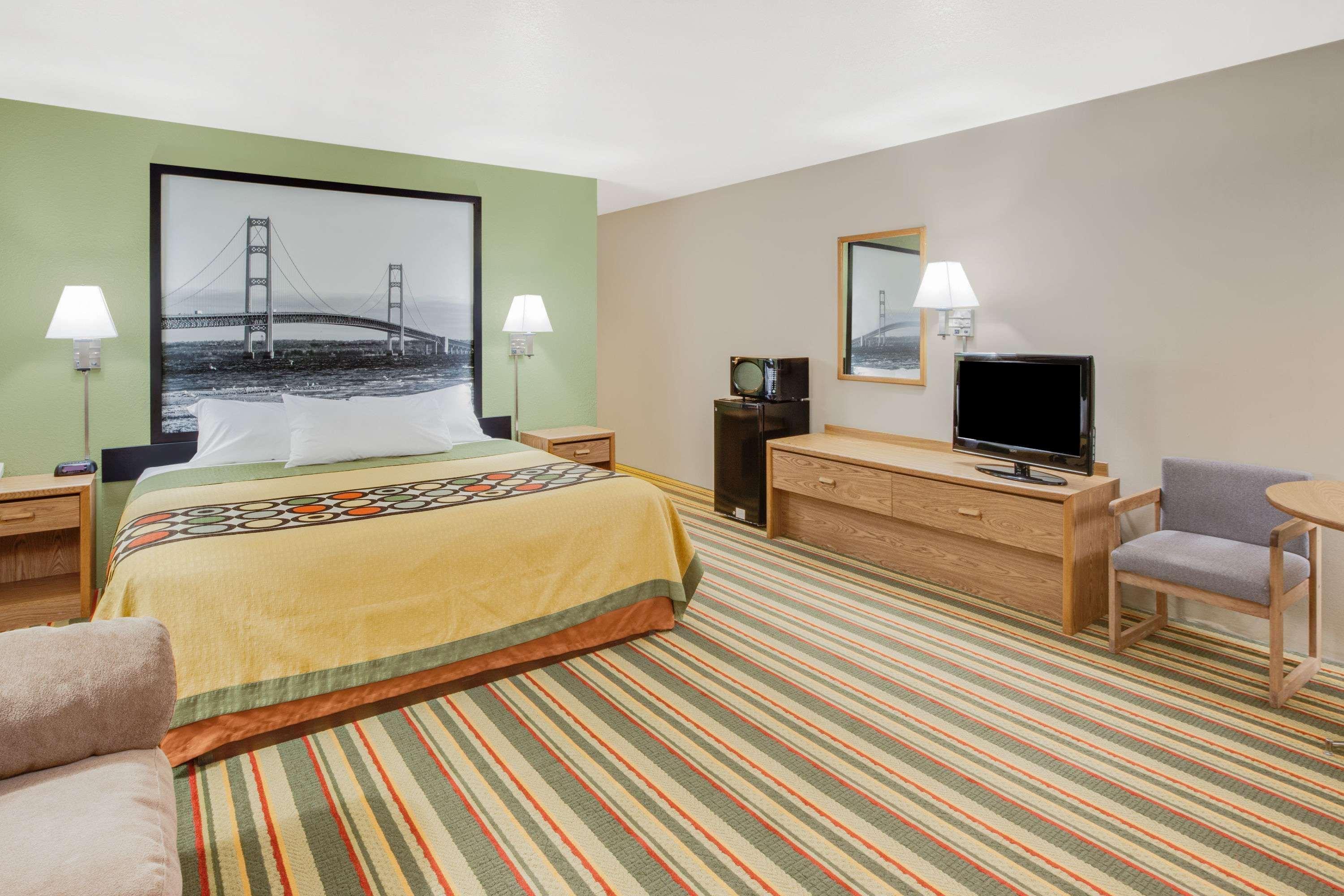 Super 8 By Wyndham Grayling Hotel Exterior photo